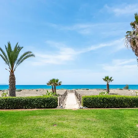 빌라 Seafront Ocean Pearl - Private Area & Pool *